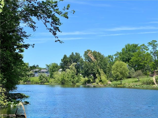887-889 Colony Drive, Aurora, OH 44202