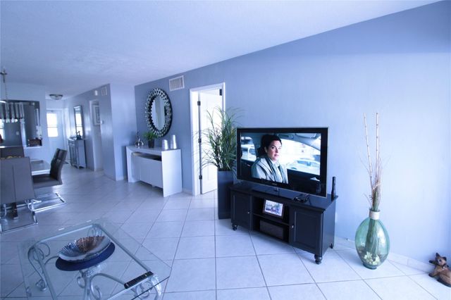 470 Paradise Isle Boulevard 301, Hallandale Beach, FL 33009