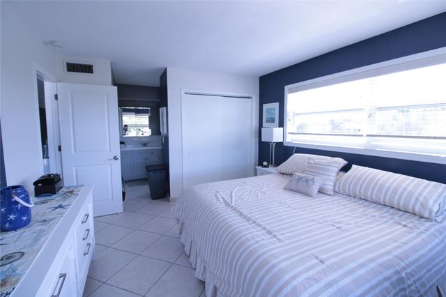 470 Paradise Isle Boulevard 301, Hallandale Beach, FL 33009