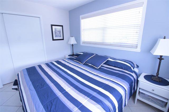 470 Paradise Isle Boulevard 301, Hallandale Beach, FL 33009