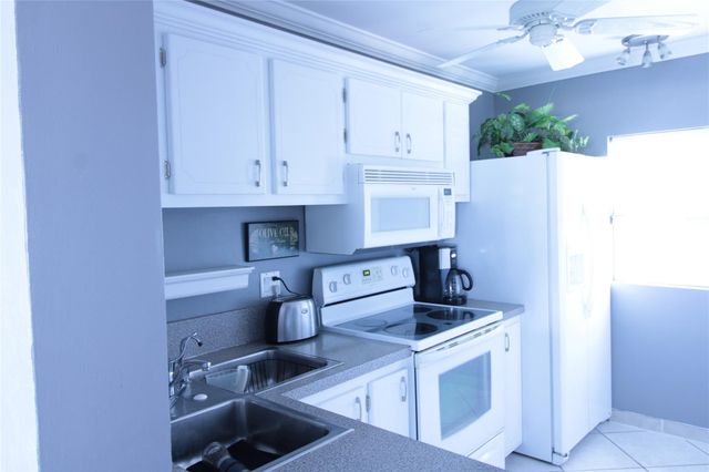 470 Paradise Isle Boulevard 301, Hallandale Beach, FL 33009