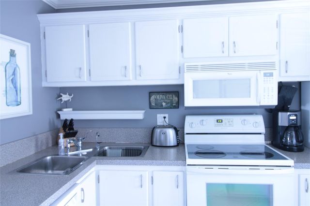 470 Paradise Isle Boulevard 301, Hallandale Beach, FL 33009