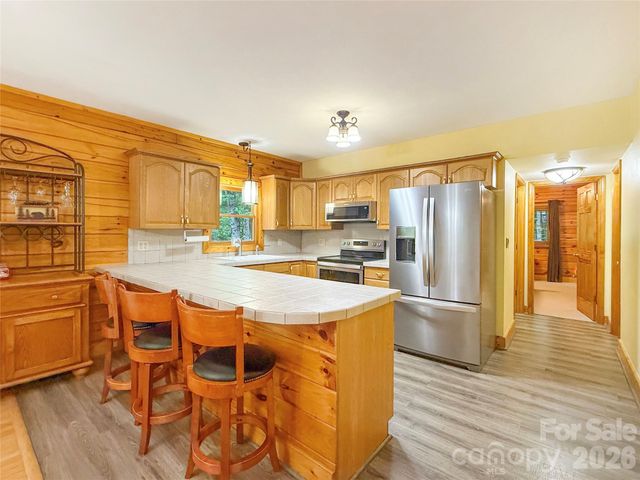 321 Grays Shadow Lane, Banner Elk, NC 28604