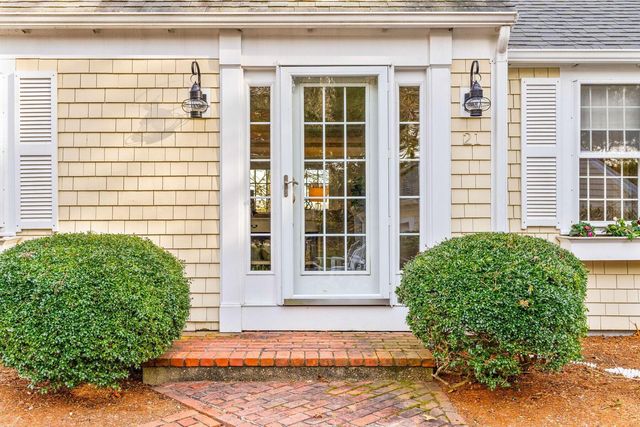 21 Fiddler Crab Lane, Mashpee, MA 02649