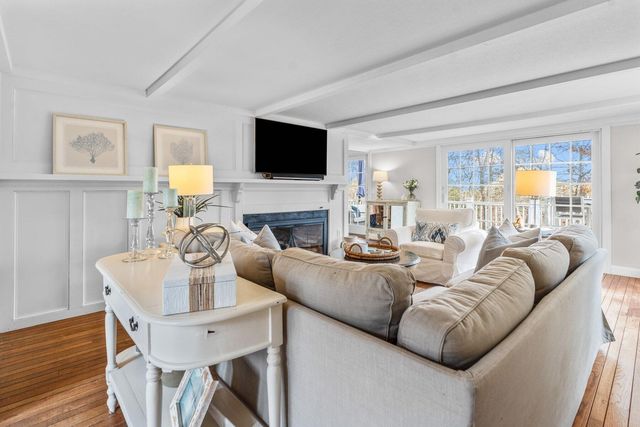 21 Fiddler Crab Lane, Mashpee, MA 02649