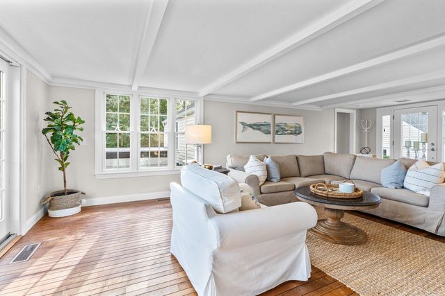 21 Fiddler Crab Lane, Mashpee, MA 02649