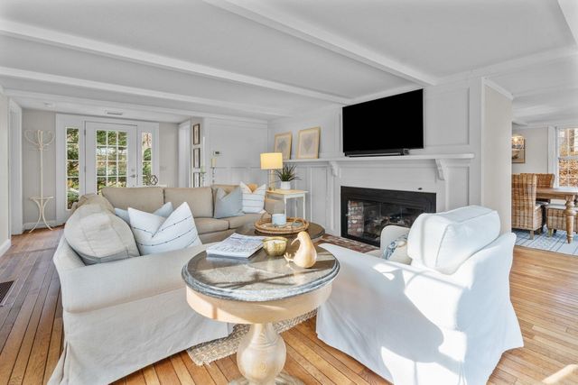 21 Fiddler Crab Lane, Mashpee, MA 02649