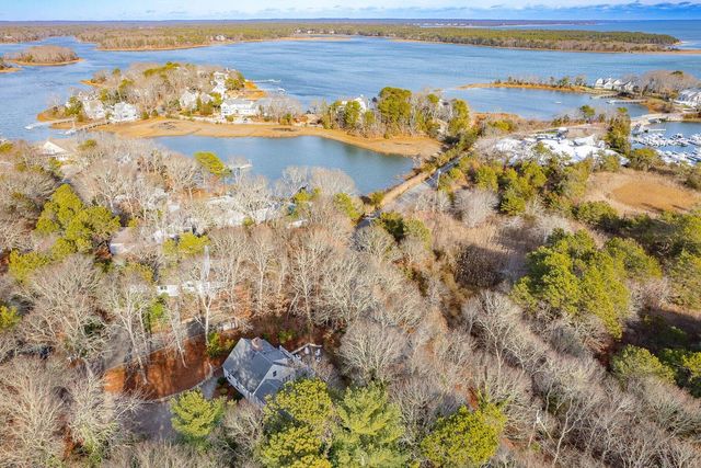 21 Fiddler Crab Lane, Mashpee, MA 02649