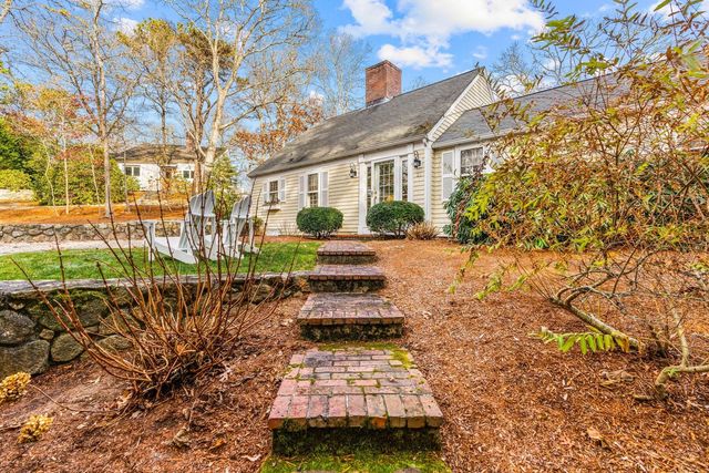 21 Fiddler Crab Lane, Mashpee, MA 02649