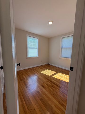 58 Bailey St, Worcester, MA 01602
