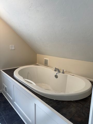 58 Bailey St, Worcester, MA 01602