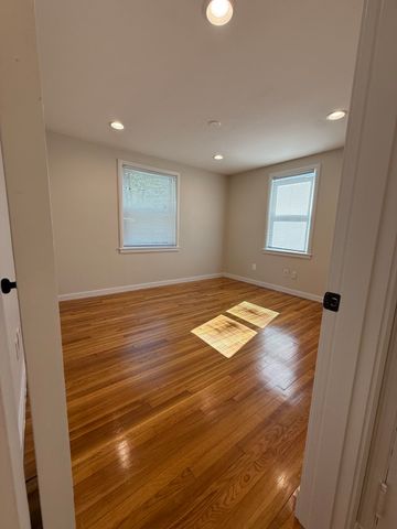 58 Bailey St, Worcester, MA 01602