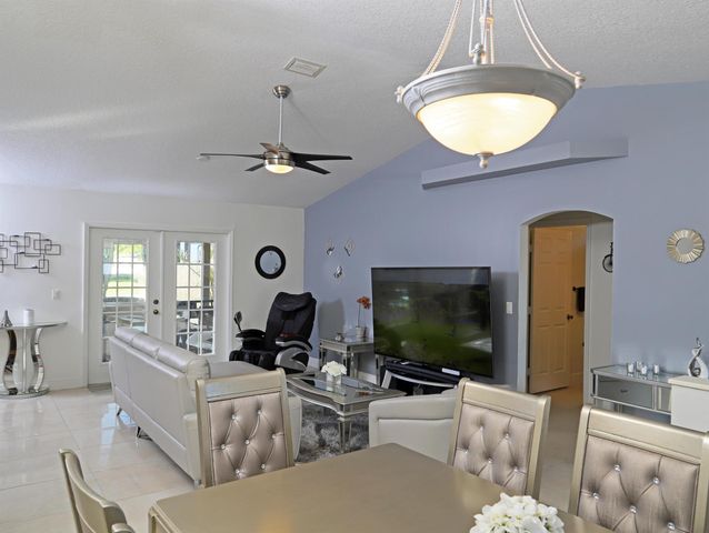 1614 SW Cefalu Circle, Port St Lucie, FL 34953