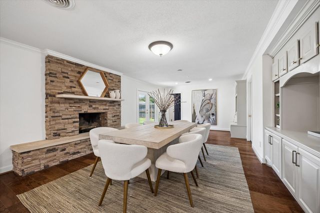 10423 Barwood Drive, Houston, TX 77043