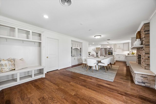 10423 Barwood Drive, Houston, TX 77043