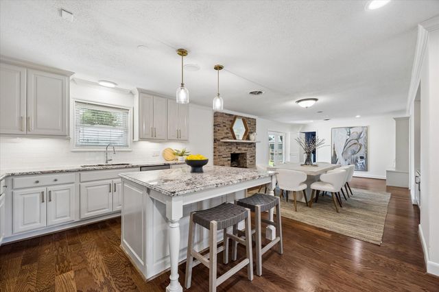 10423 Barwood Drive, Houston, TX 77043