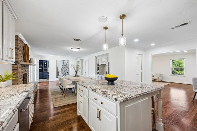 10423 Barwood Drive, Houston, TX 77043