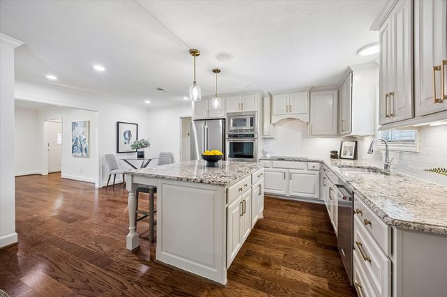 10423 Barwood Drive, Houston, TX 77043