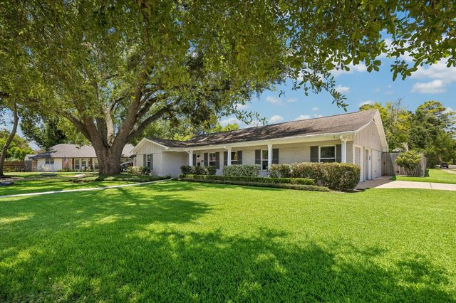 10423 Barwood Drive, Houston, TX 77043