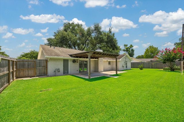 10423 Barwood Drive, Houston, TX 77043