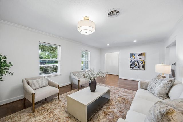 10423 Barwood Drive, Houston, TX 77043