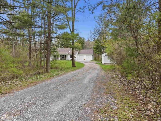 668 S Bartlett Road, St Clair, MI 48079