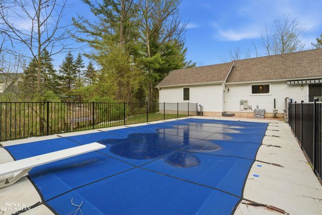 668 S Bartlett Road, St Clair, MI 48079