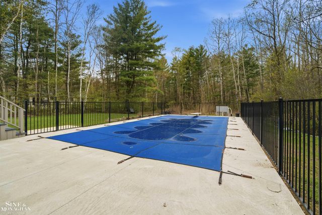 668 S Bartlett Road, St Clair, MI 48079