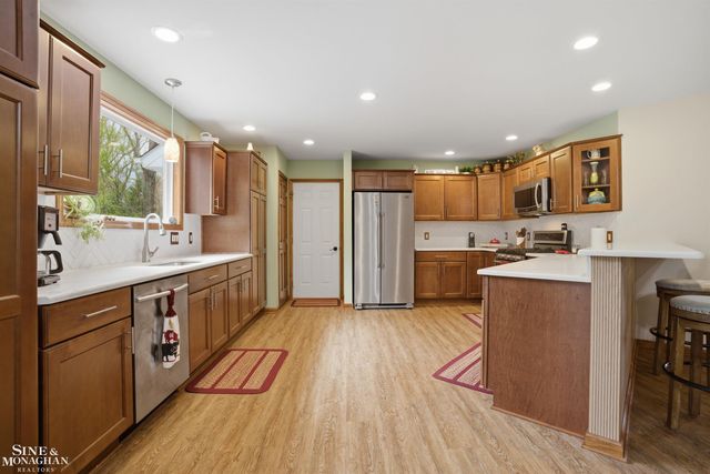 668 S Bartlett Road, St Clair, MI 48079