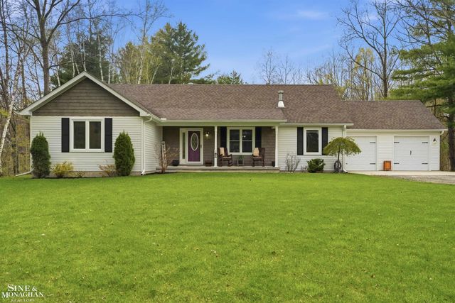 668 S Bartlett Road, St Clair, MI 48079