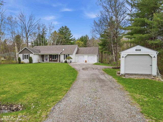 668 S Bartlett Road, St Clair, MI 48079