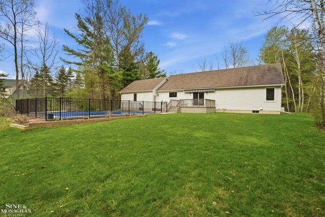 668 S Bartlett Road, St Clair, MI 48079