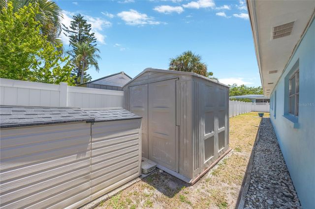 2155 EDYTHE DR, Dunedin, FL 34698