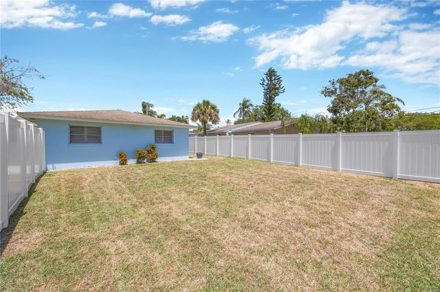 2155 EDYTHE DR, Dunedin, FL 34698