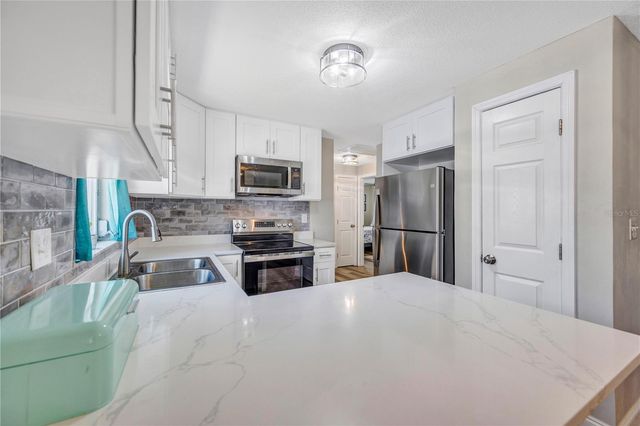 2155 EDYTHE DR, Dunedin, FL 34698