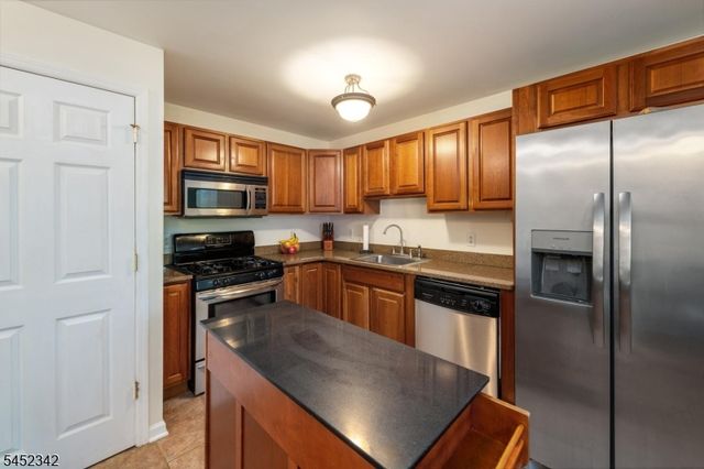 2 Port Royal Dr 3, Vernon Twp., NJ 07462