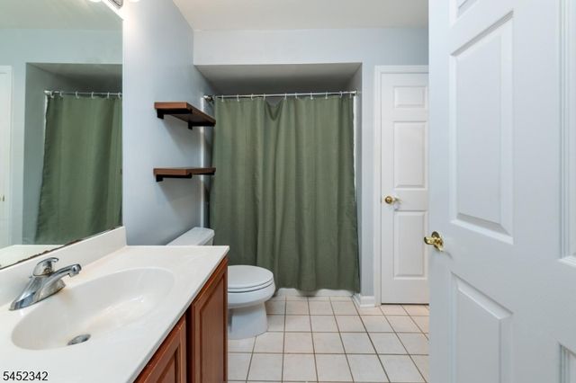 2 Port Royal Dr 3, Vernon Twp., NJ 07462
