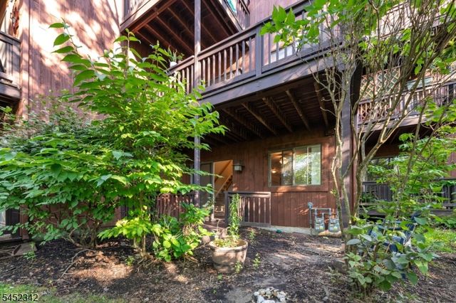 2 Port Royal Dr 3, Vernon Twp., NJ 07462