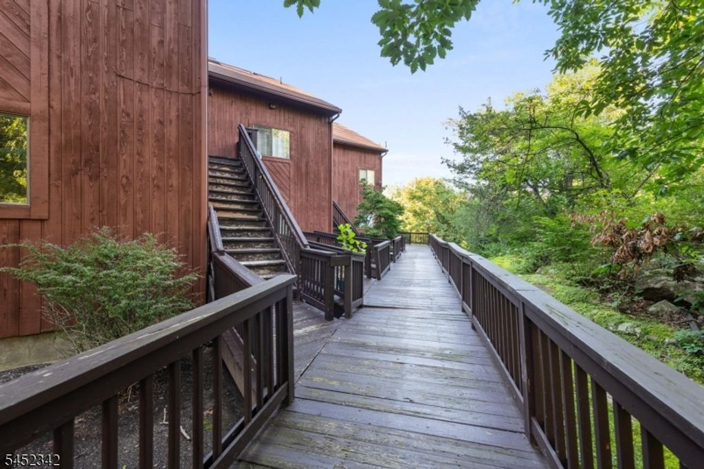 2 Port Royal Dr 3, Vernon Twp., NJ 07462