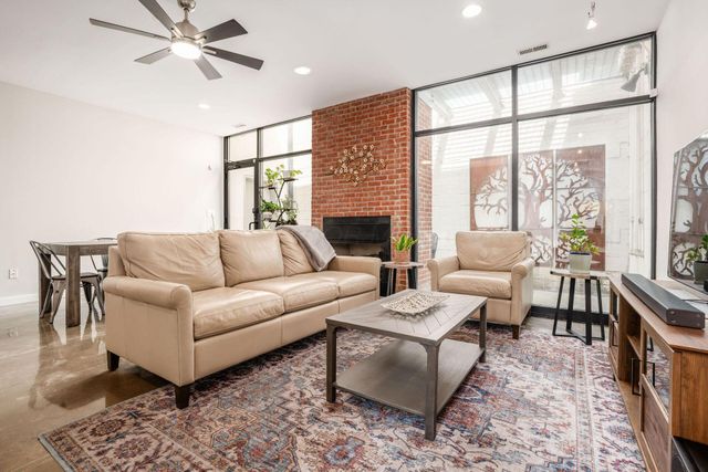 742 N Pearl Street, Columbus, OH 43215