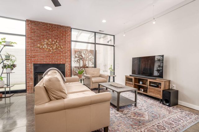 742 N Pearl Street, Columbus, OH 43215