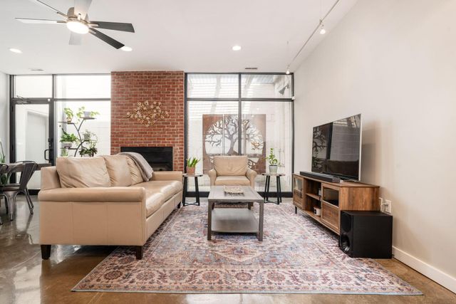 742 N Pearl Street, Columbus, OH 43215