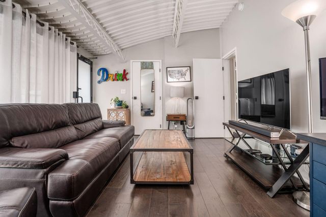 742 N Pearl Street, Columbus, OH 43215