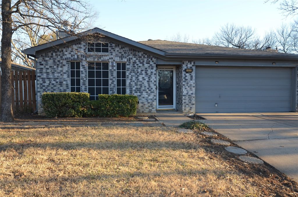 1111 Glen Creek Drive, Mansfield, TX 76063