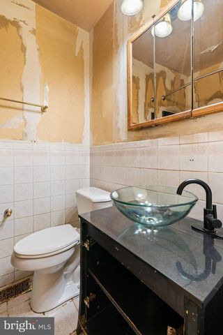 1004 COLONIAL AVE, Alexandria, VA 22314