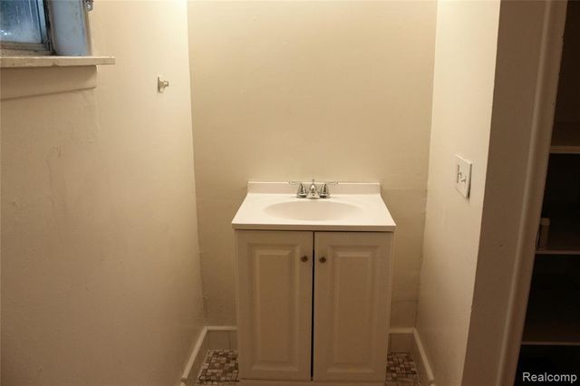 9184 Harvard Road, Detroit, MI 48224