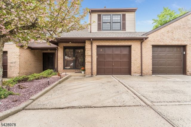 2 Daniel Ct, Lebanon Boro, NJ 08833