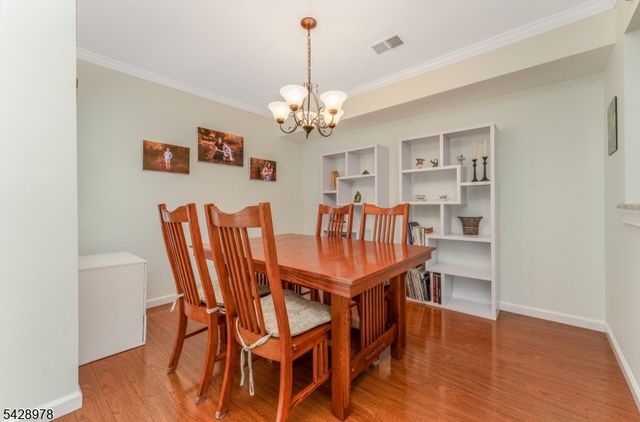2 Daniel Ct, Lebanon Boro, NJ 08833