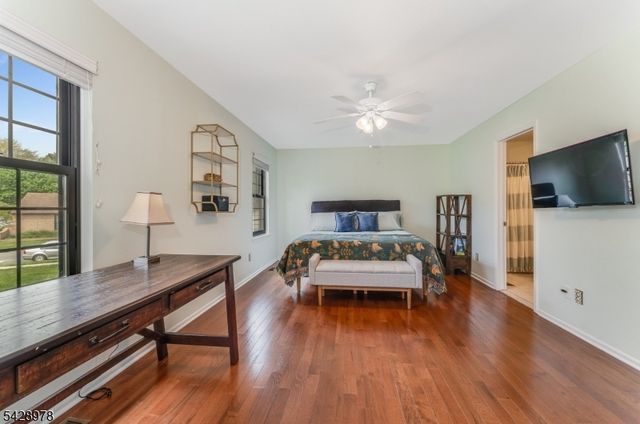 2 Daniel Ct, Lebanon Boro, NJ 08833