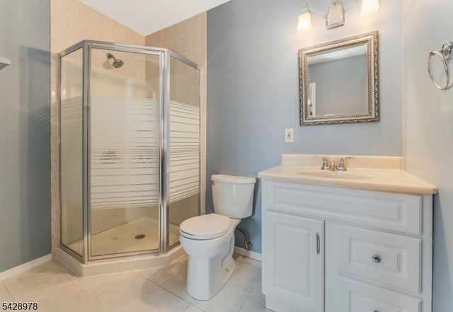 2 Daniel Ct, Lebanon Boro, NJ 08833